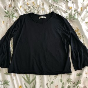 Cute flowy sleeved Abercrombie and Fitch shirt :)